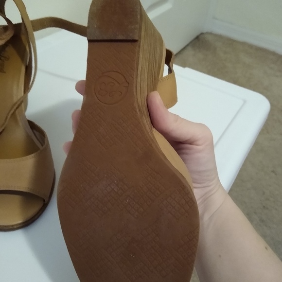 Size 9.5 Lucky Brand tan wedges - Picture 6 of 7